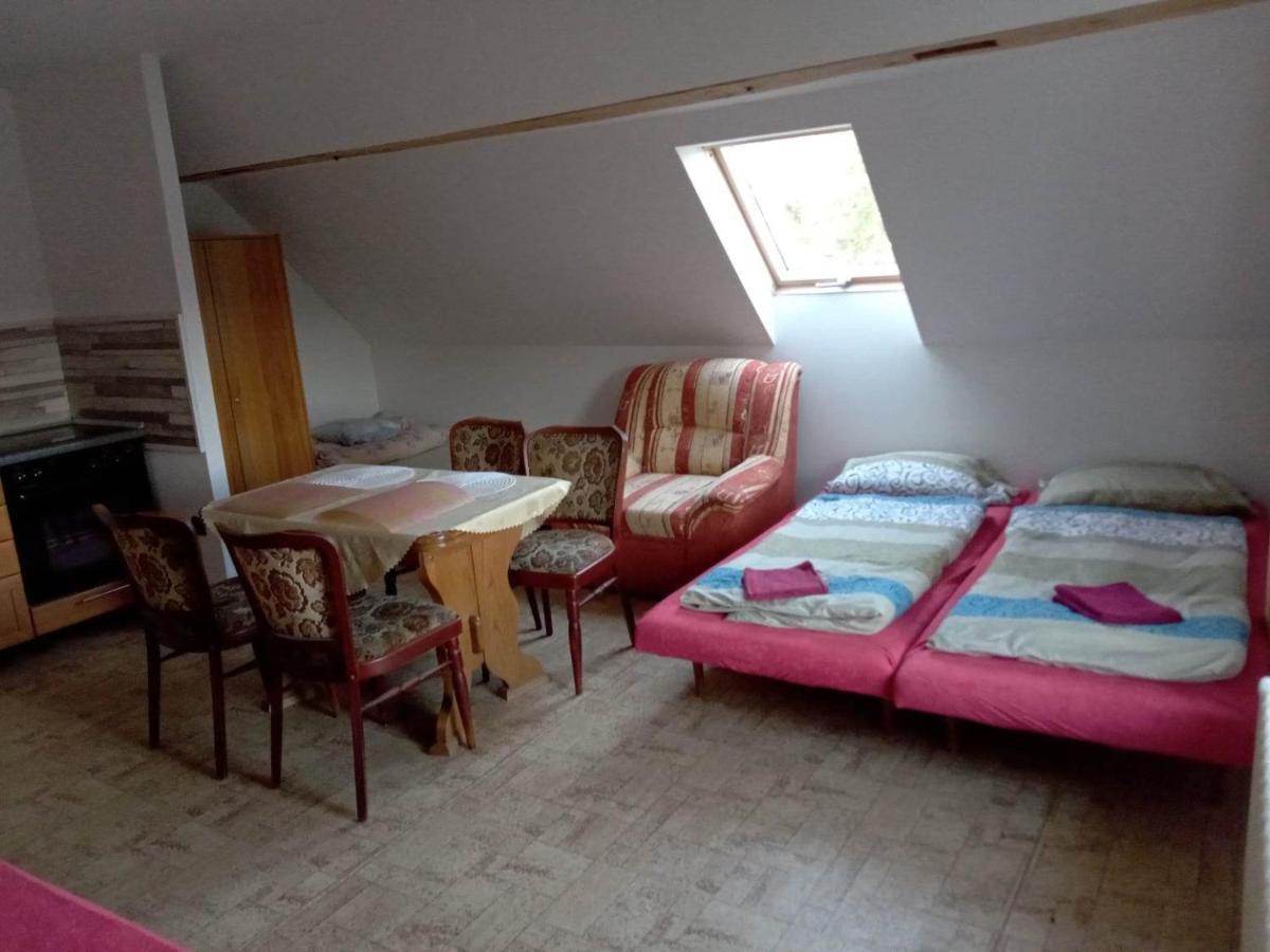 Apartman Police Nad Metuji Apartment Exterior foto